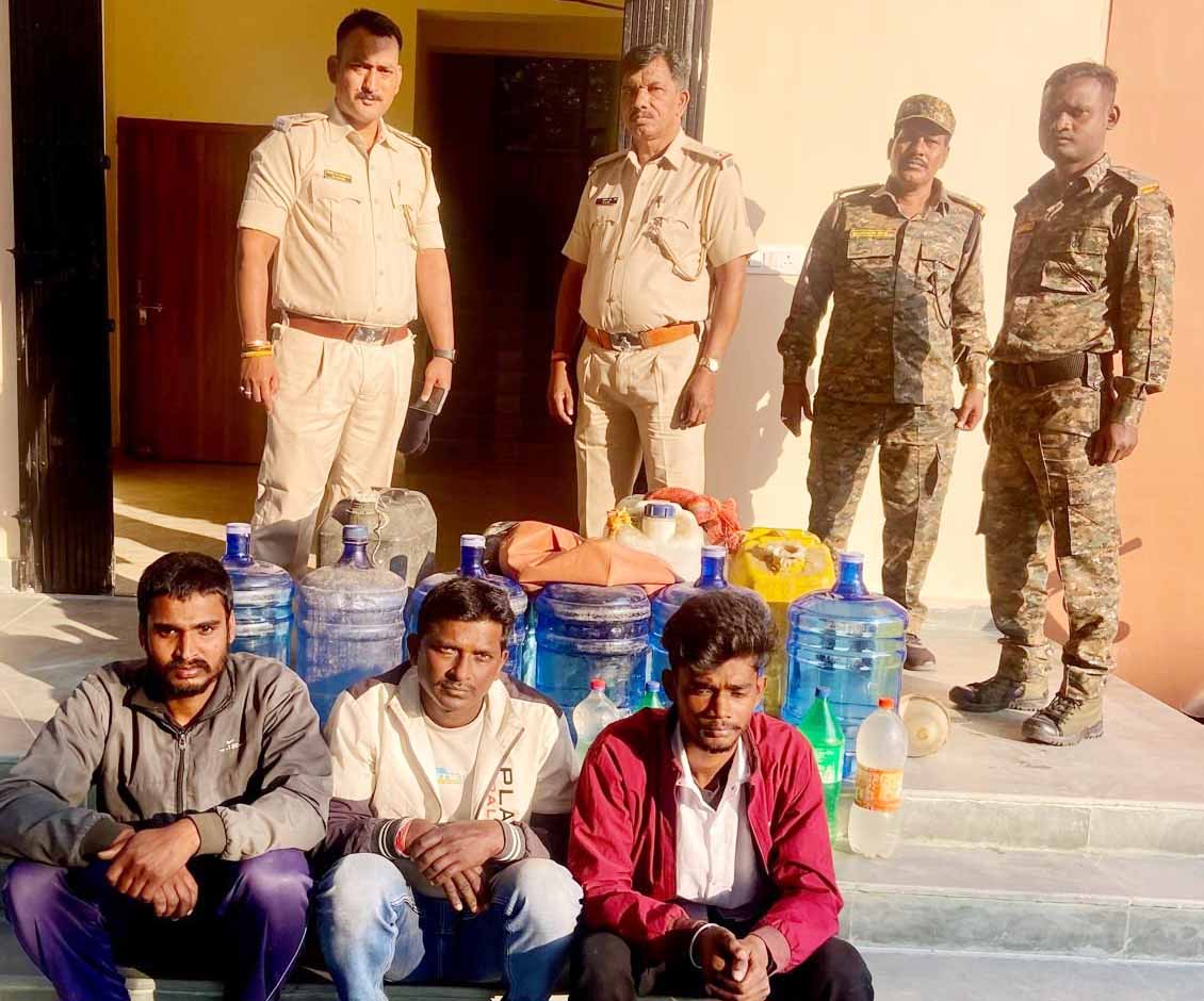 रांची में अवैध शराब के खिलाफ कार्रवाई: 4 गिरफ्तार, 100 लीटर स्प्रिट व 120 लीटर अवैध शराब जब्त