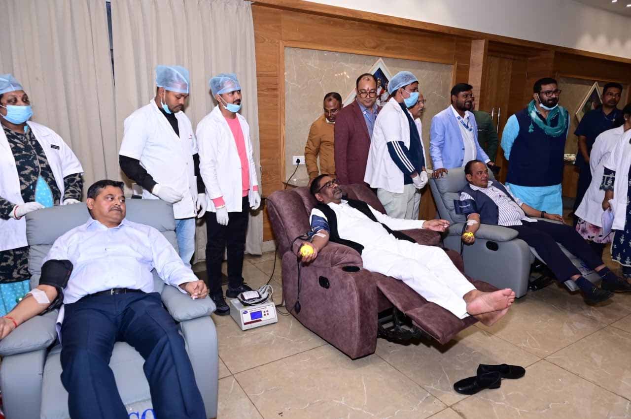 CM ने स्वैच्छिक रक्तदान महाअभियान का किया शुभारंभ, राज्य वासियों से रक्तदान करने की अपील