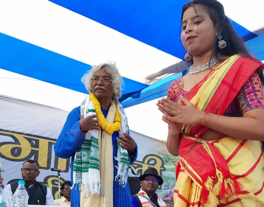 जादूगोड़ा: अंतर्राष्ट्रीय माहाली आदिवासी दिवस संपन्न, पूर्व विधायक हुए सम्मानित