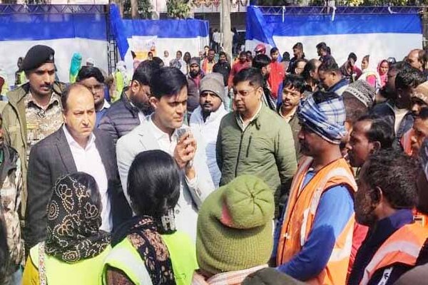 रांची : विवेकानंद जयंती पर बड़ा तालाब के पास लगा नि:शुल्क स्वास्थ्य जांच शिविर