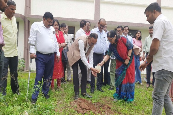 रांची विश्वविद्यालय के कुलपति ने इतिहास विभाग का किया निरीक्षण