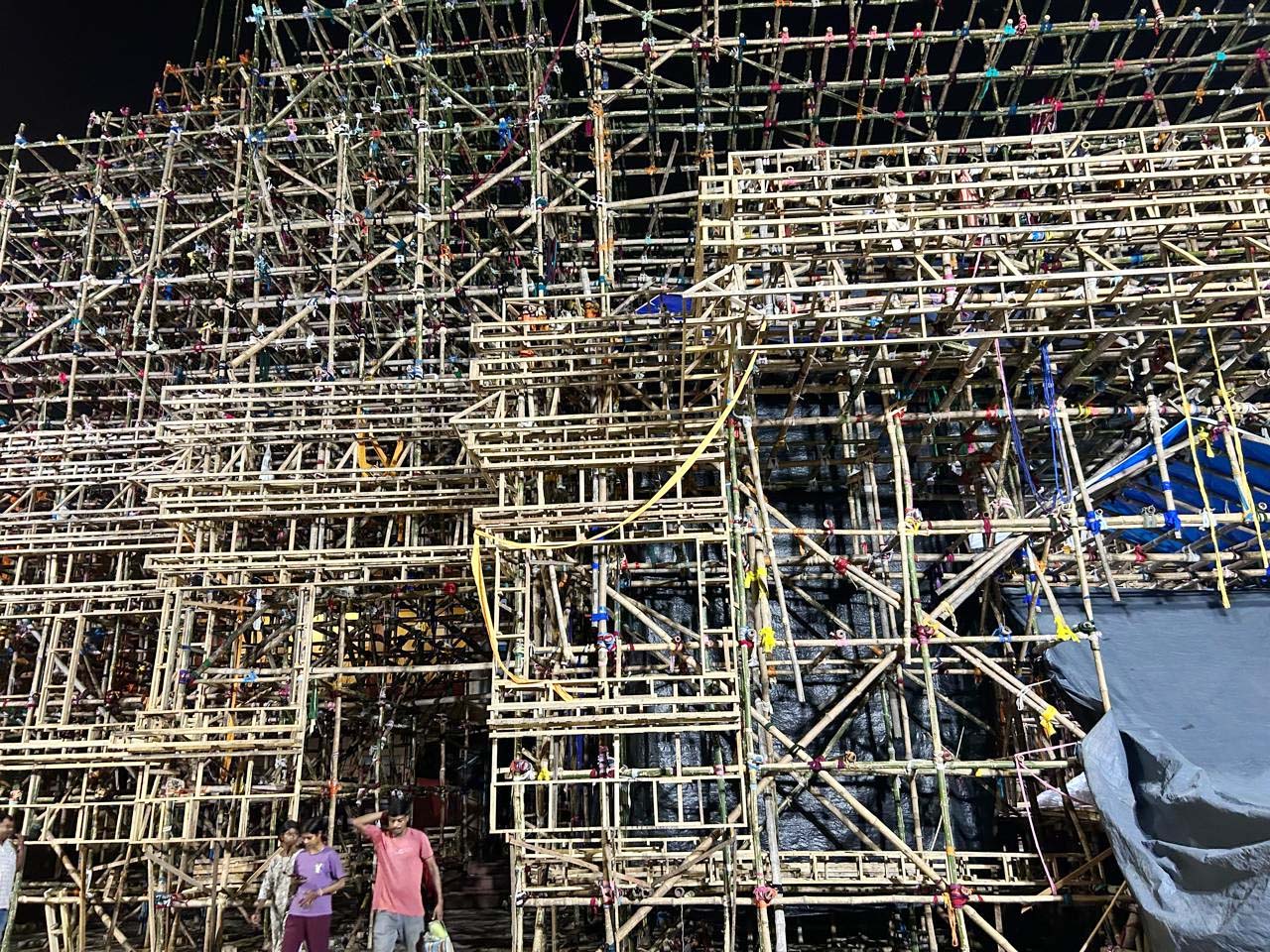 दुर्गा पूजा के लिए तैयार हो रहा है भव्य पंडाल