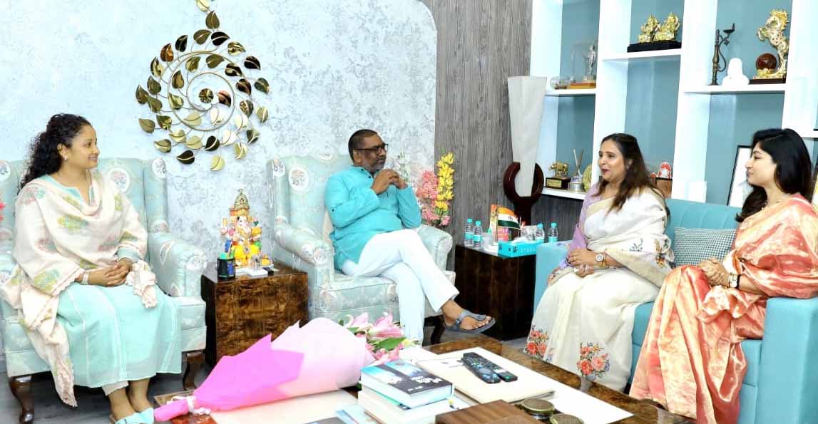 IAS ऑफिसर्स वाइव्स एसोसिएशन ने दिवाली मेला के लिए CM को दिया न्योता