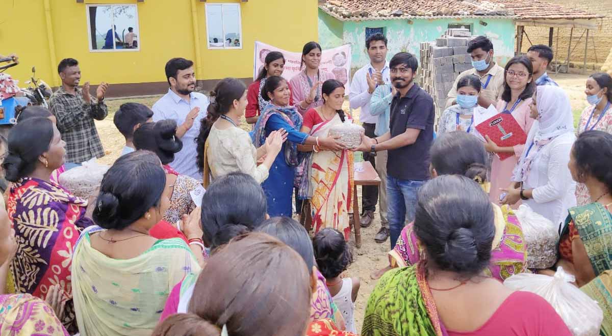 चाईबासा : पूरनचंद फाउंडेशन ने किया मशरूम की खेती पर प्रशिक्षण कार्यक्रम आयोजित