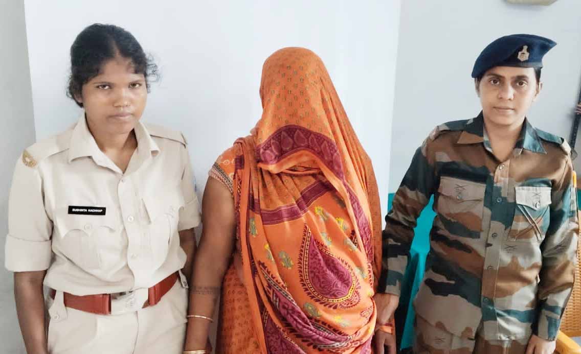 पलामू : लेवी का पैसा रखने की आरोपित पूर्व JJMP कमांडर की पत्नी गिरफ्तार