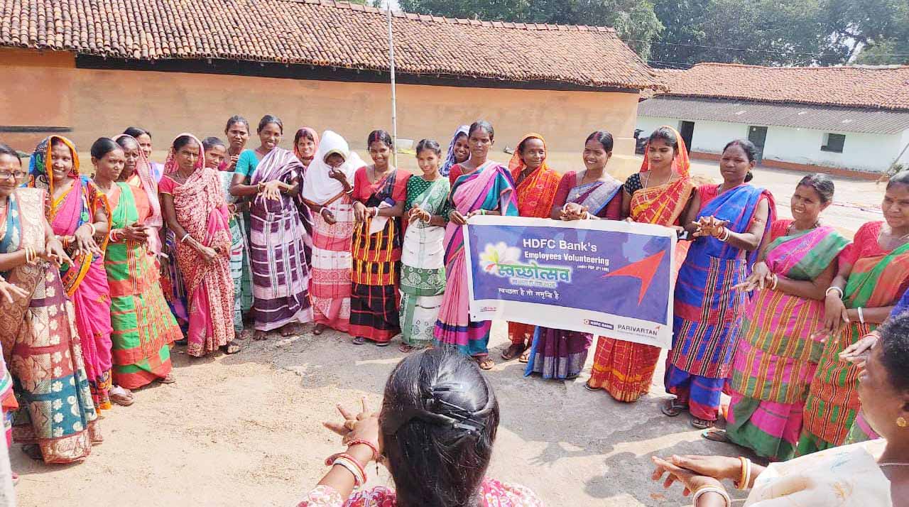 सरायकेला : लखीपोस गांव में स्वच्छता पखवाड़ा अभियान के तहत कार्यक्रम आयोजित