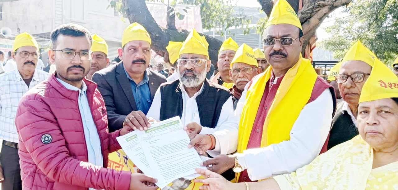 ट्रिपल टेस्ट के आधार पर निकाय चुनाव की मांग को लेकर राज्यपाल व CM के नाम सौंपा ज्ञापन