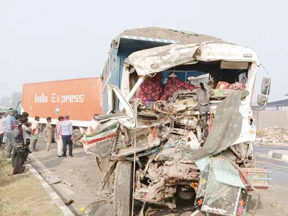 बिहार में कोहरे का कहर: 5 गाड़ियां आपस में टकराई, कई घायल