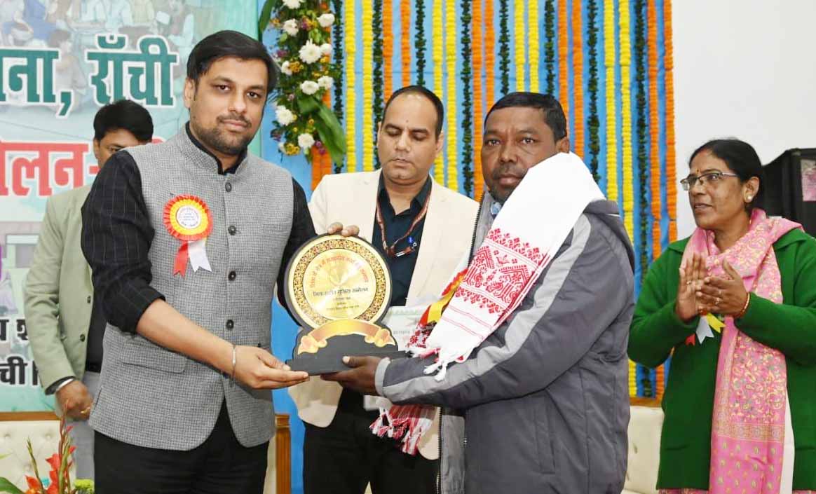 जिला स्तरीय मुखिया सम्मेलन में शिक्षा सुधार पर हुई चर्चा