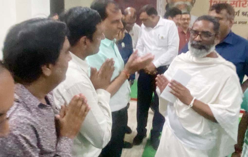 झारखंड चैम्बर के प्रतिनिधिमंडल ने शिबू सोरेन को दी श्रद्धांजलि