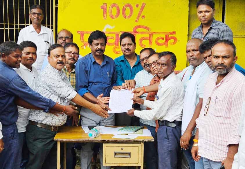 रामगढ़ : धान अधिप्राप्ति में बैंक गारंटी मांगें जाने का पैक्स अध्यक्ष, सचिव ने किया विरोध