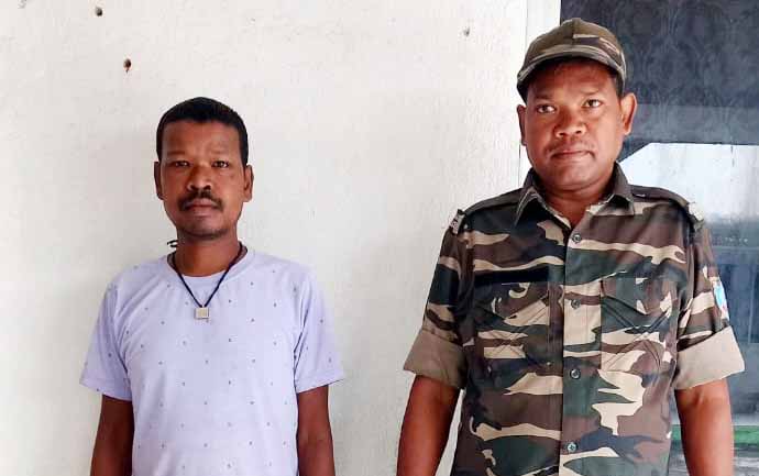 चाईबासा : लंबे समय से फरार चल रहे वारंटी को पुलिस ने किया गिरफ्तार