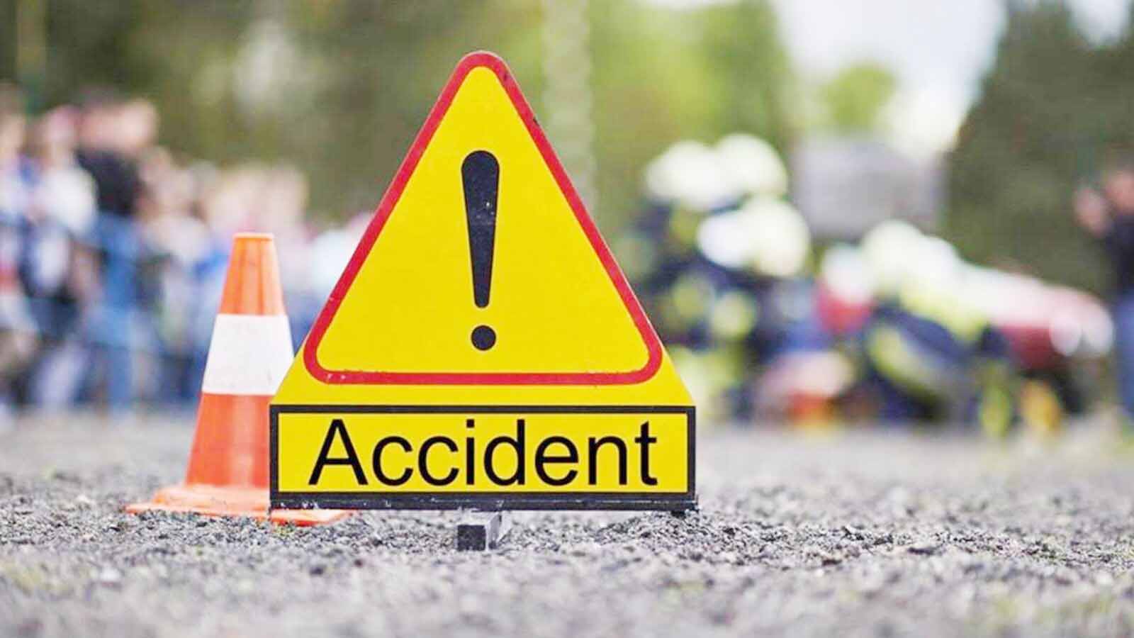 पटना : ट्रक ने बाइक को मारी टक्कर, तीन घायल