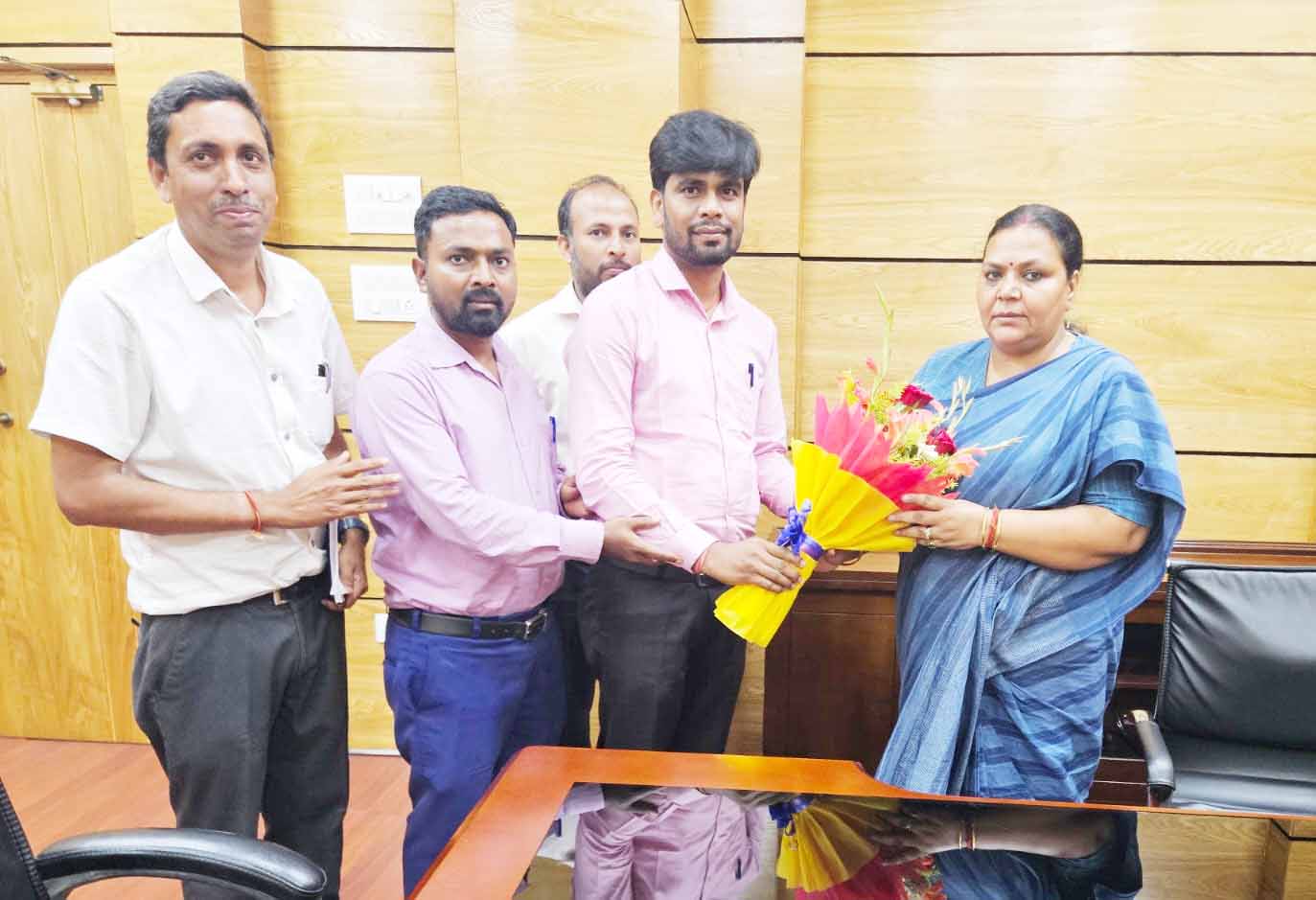 दीपिका पांडेय से ग्रामीण आवास योजना कर्मियों ने की मुलाकात, मानदेय वृद्धि की मांग