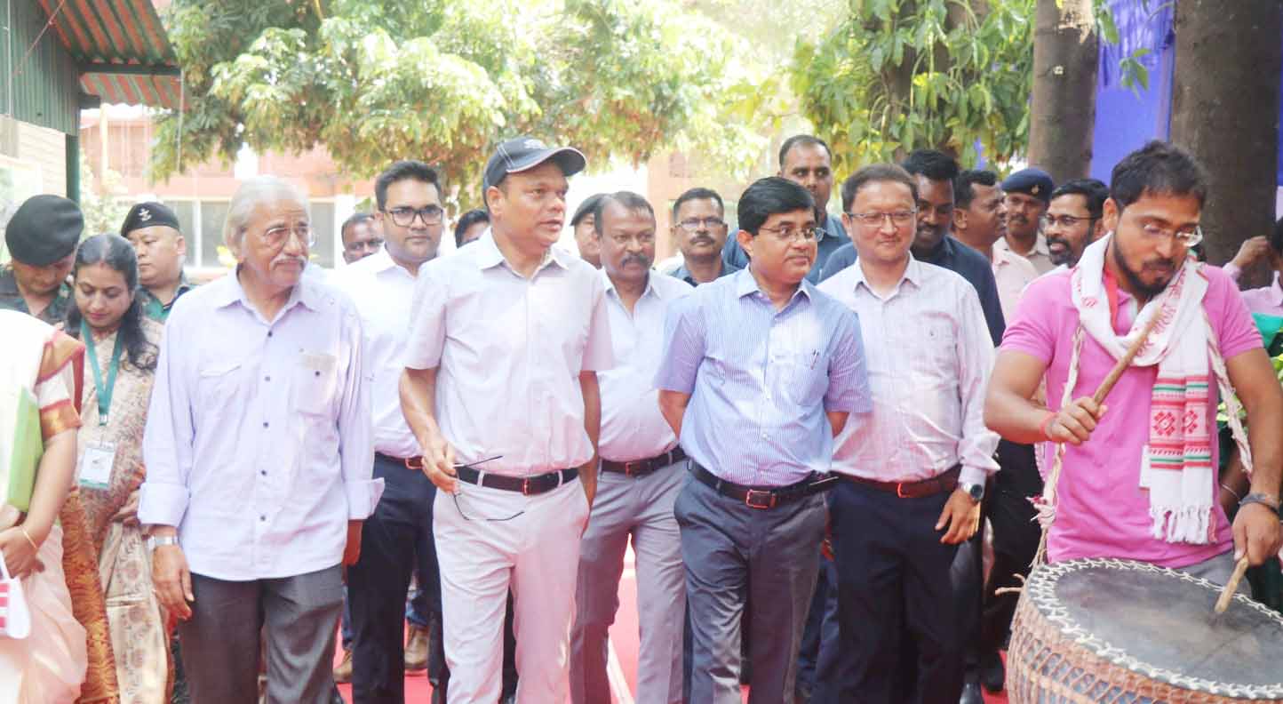 रांची : चमरा लिंडा ने धरती आबा जनजातीय फिल्म फेस्टिवल का शुभारंभ किया