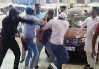 पटना एयरपोर्ट पर कांग्रेस के दो गुटों में मारपीट, कई घायल