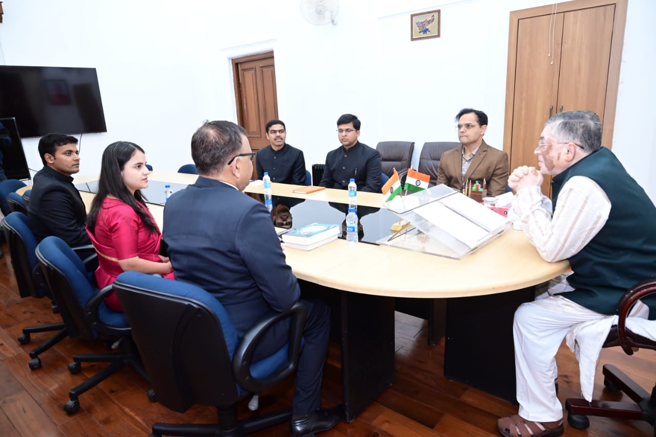 रांची : राज्यपाल से भारतीय वन सेवा के प्रशिक्षु अधिकारियों ने की मुलाकात