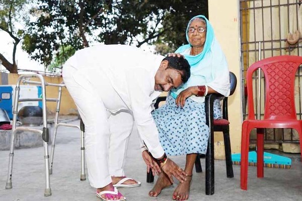 श्रम मंत्री संजय यादव की मां का निधन, कहा- मां का आशीर्वाद सदैव परिवार के साथ रहेगा