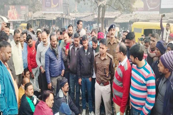 बोकारो: जयंत सिंह की निर्मम हत्या के विरोध में सड़कें जाम, पुलिस के खिलाफ नारेबाजी