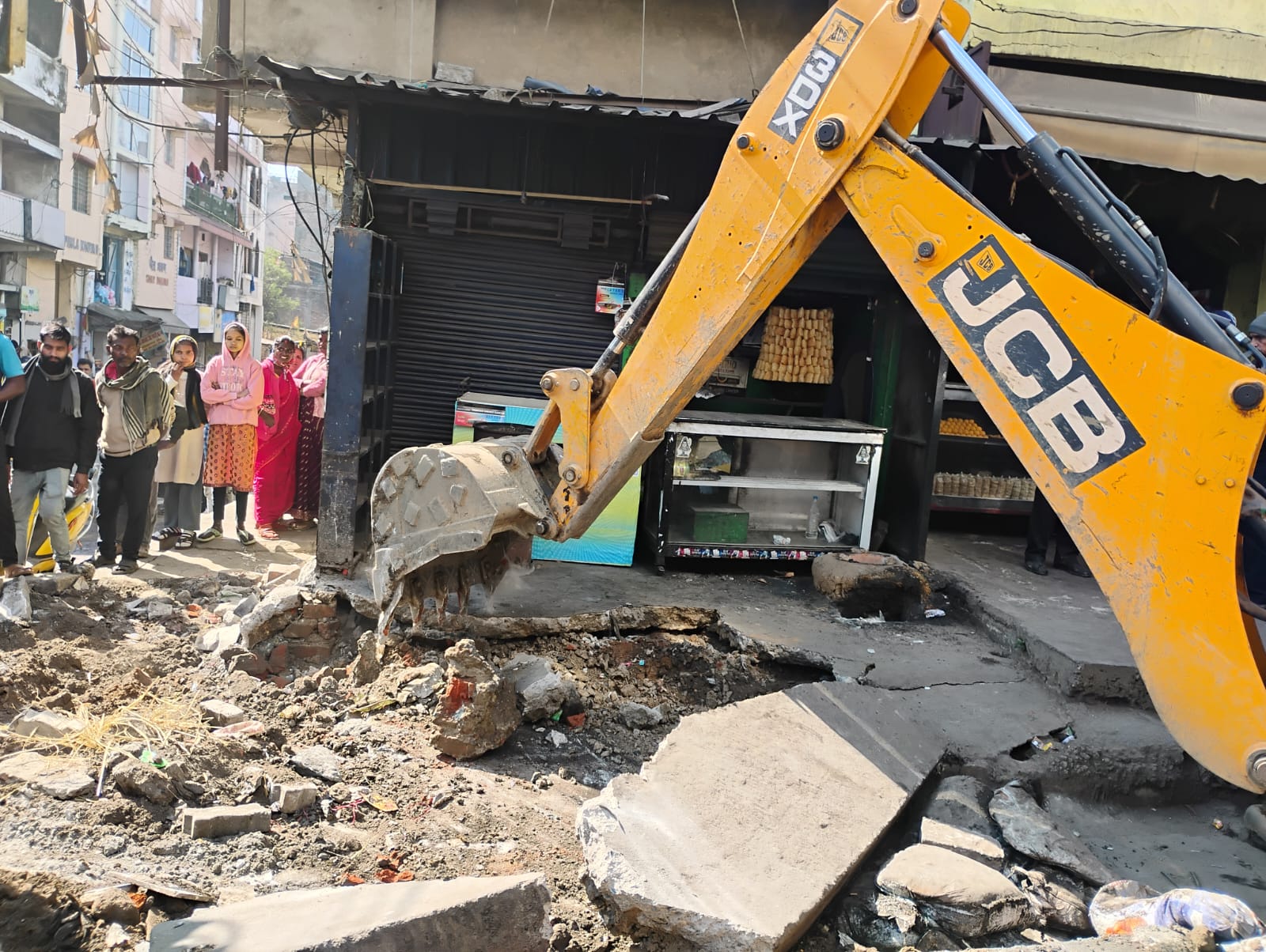 रांची: किशोरी यादव चौक से पिस्का मोड़ तक चला अतिक्रमण हटाओ अभियान