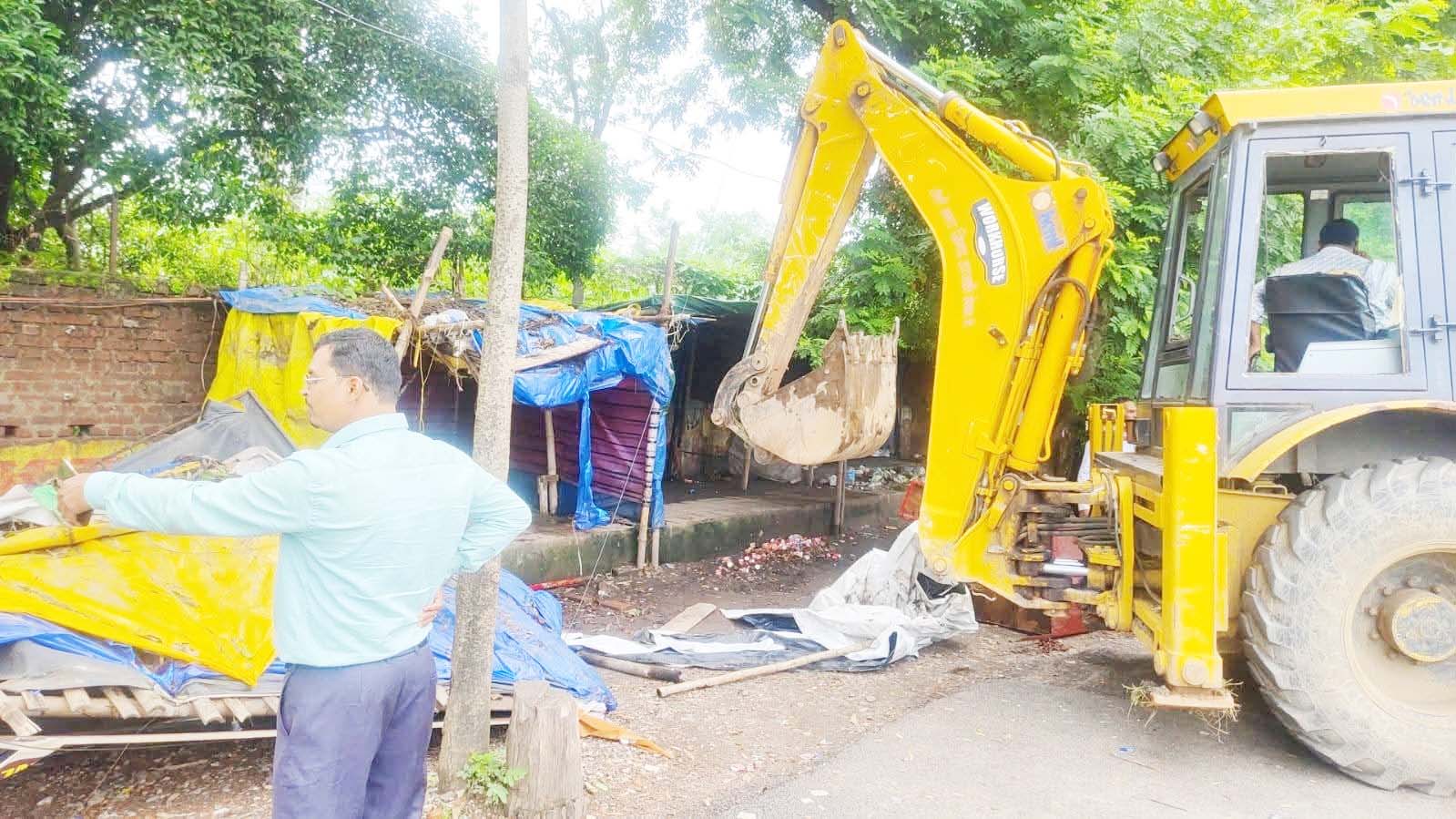 नामकुम और टाटीसिलवे में चला अतिक्रमण हटाओ अभियान, कई गुमटी और ठेले जब्त