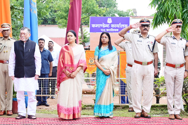 नक्सल मुठभेड़ में शहीद हुए जवान को राज्यपाल, मुख्य सचिव, गृह सचिव और डीजीपी ने अर्पित की श्रद्धांजलि