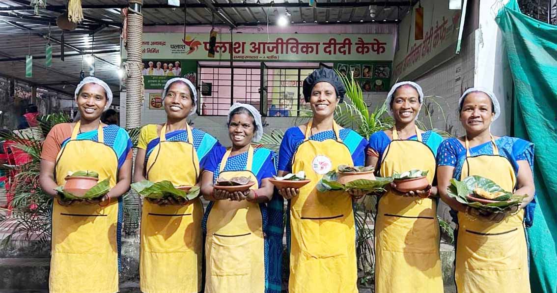 ग्रामीण महिलाओं की श्रम-शक्ति को पलाश ब्रांड दे रहा सम्मान