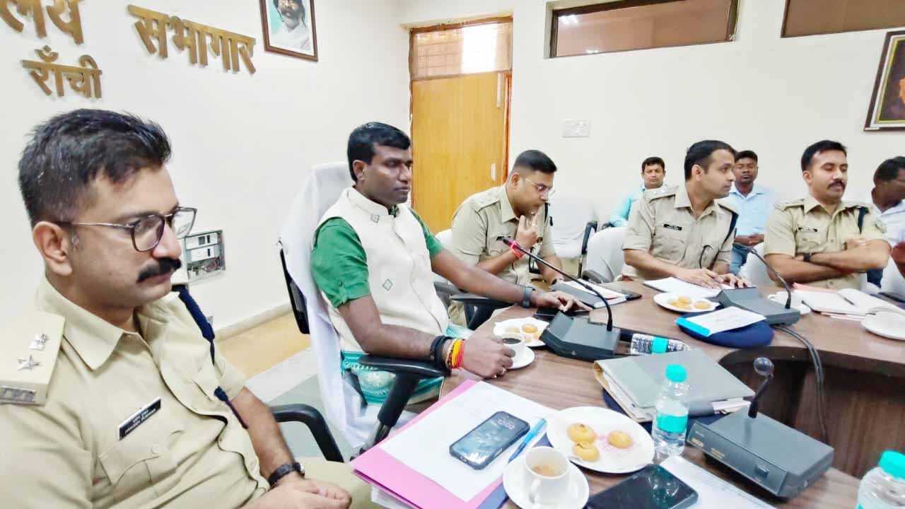 रांची डीसी ने दिवाली, काली पूजा व छठ की तैयारी को लेकर की बैठक