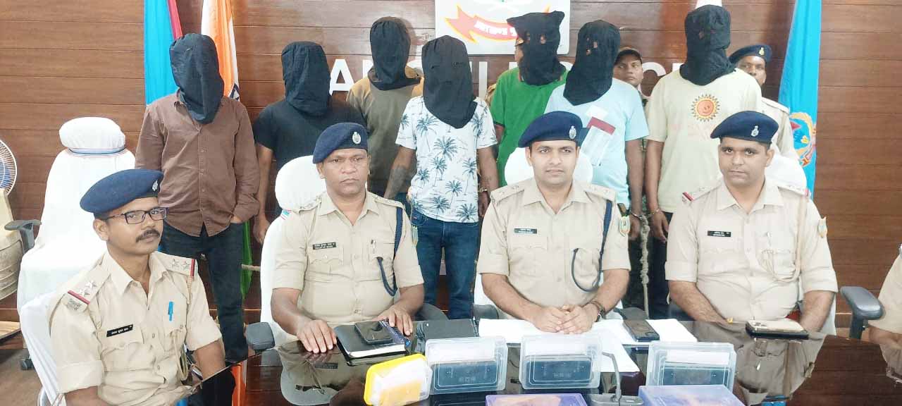 रांची: KSS गिरोह के 7 सदस्य हथियार के साथ गिरफ्तार, डोरंडा फायरिंग मामले का खुलासा