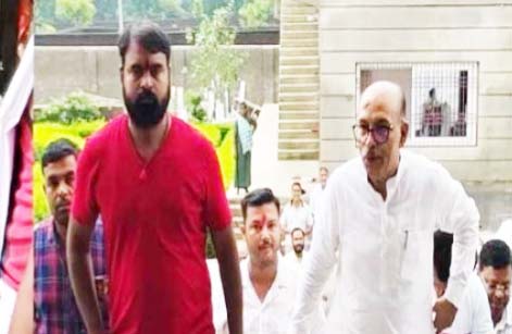 झारखंड विधानसभा अध्यक्ष और सांसद ने की पूजा-अर्चना, शिबू सोरेन के स्वास्थ्य की कामना की