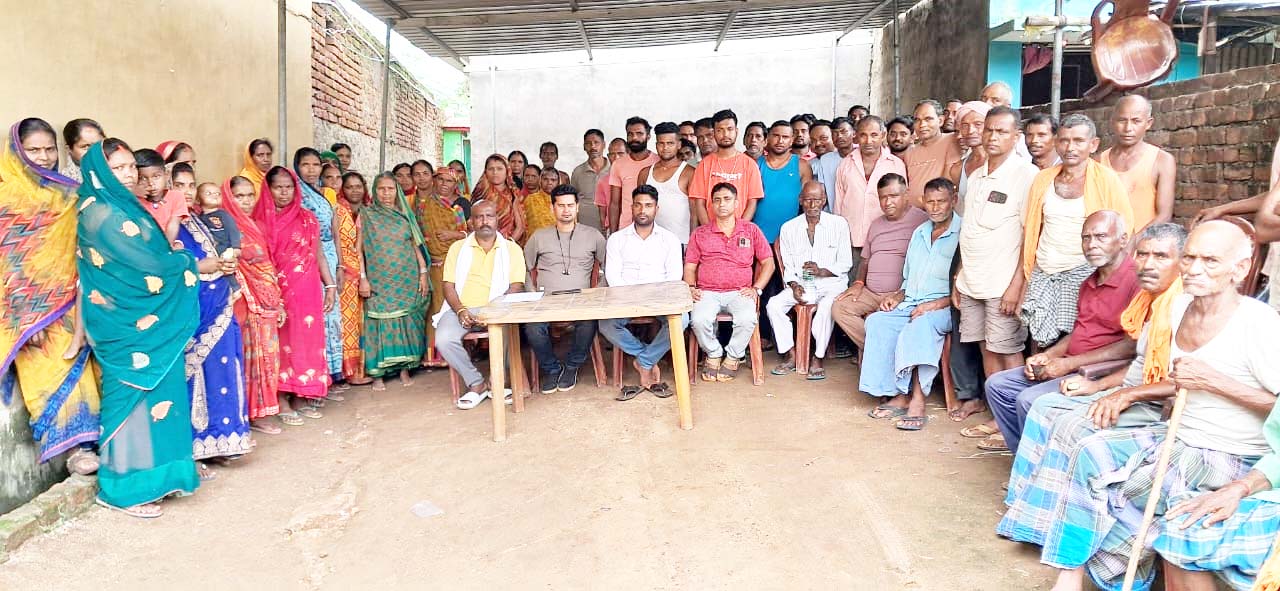 बड़कीपोना में पानी निकासी को लेकर उत्पन्न विवाद के बाद 34 लोगों को मिला नोटिस, ग्रामीणों ने की बैठक
