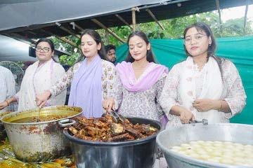 हम पोतियों को यह सौभाग्य मिला कि बाबा के अनुयायियों को भोजन परोस सकेः जयश्री