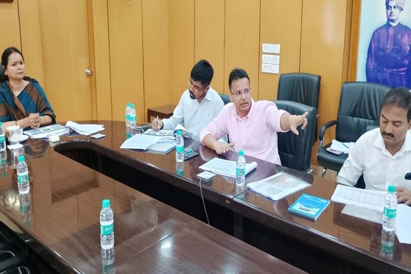 साल में दो बार धोती-साड़ी वितरण सुनिश्चित करें : मुख्य सचिव