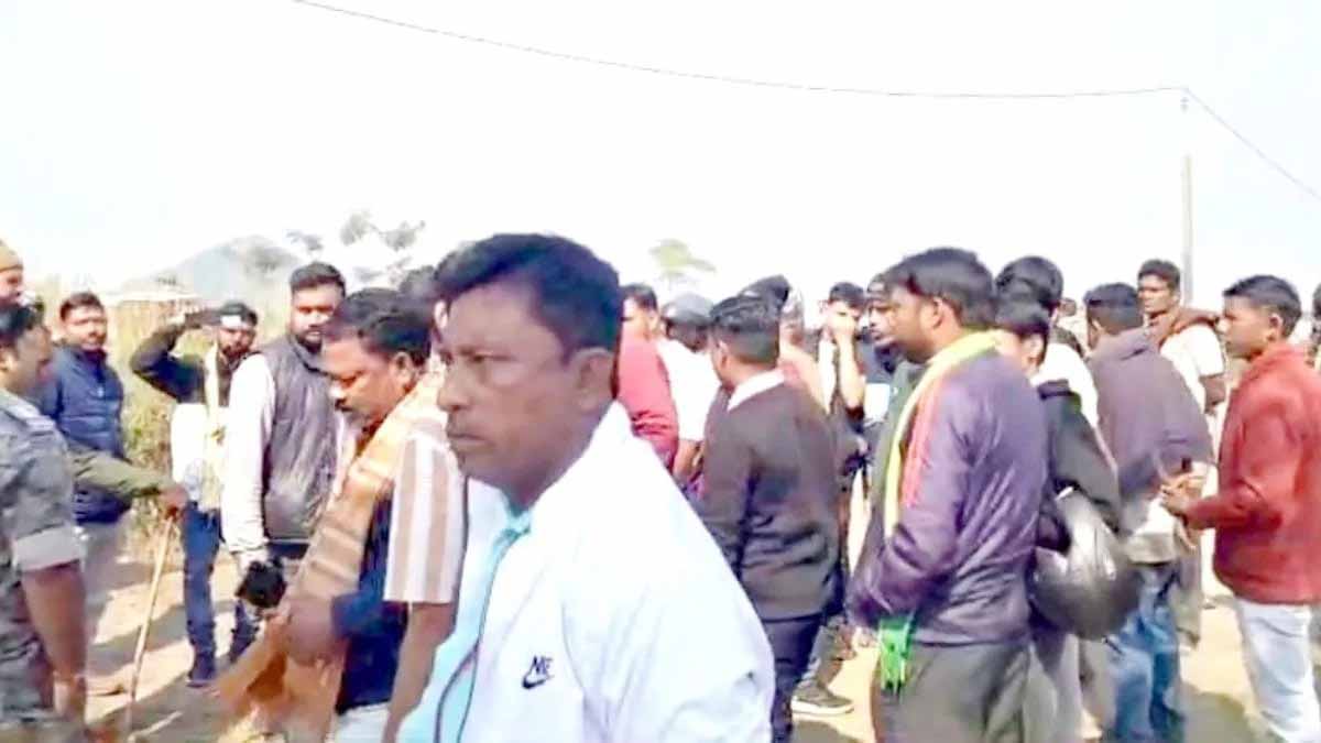 अवैध बालू व्यापार पर त्रिकोणीय संघर्ष: सरायकेला में पुलिस, JLKM व कारोबारी भिड़े, जवान-चौकीदार घायल