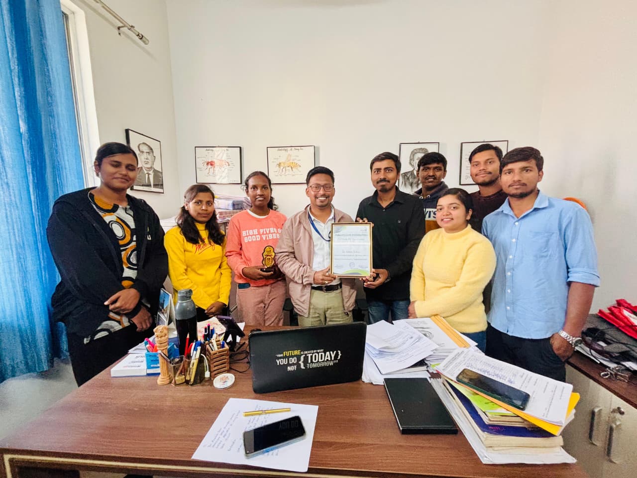 चाईबासा : पूरनचंद फाउंडेशन ने शिक्षकों को किया सम्मानित