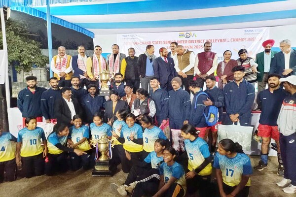 जमशेदपुर : CISF व पूर्वी सिंहभूम ने जीती राज्य सीनियर वॉलीबॉल चैंपियनशिप की ट्रॉफी