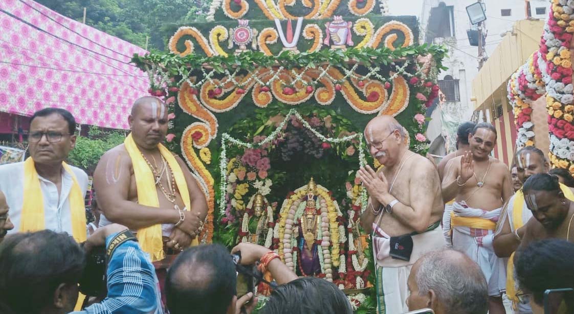 अष्ठादश वार्षिकोत्सव पर लक्ष्मी वेंकटेश्वर मंदिर में भव्य जुलूस, दक्षिण भारतीय परंपरा की छाप