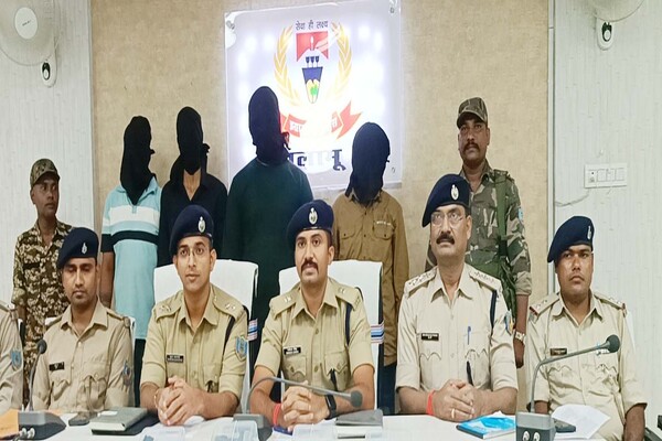 पलामू : लेवी वसूलने की योजना बना रहे 4 अपराधी गिरफ्तार