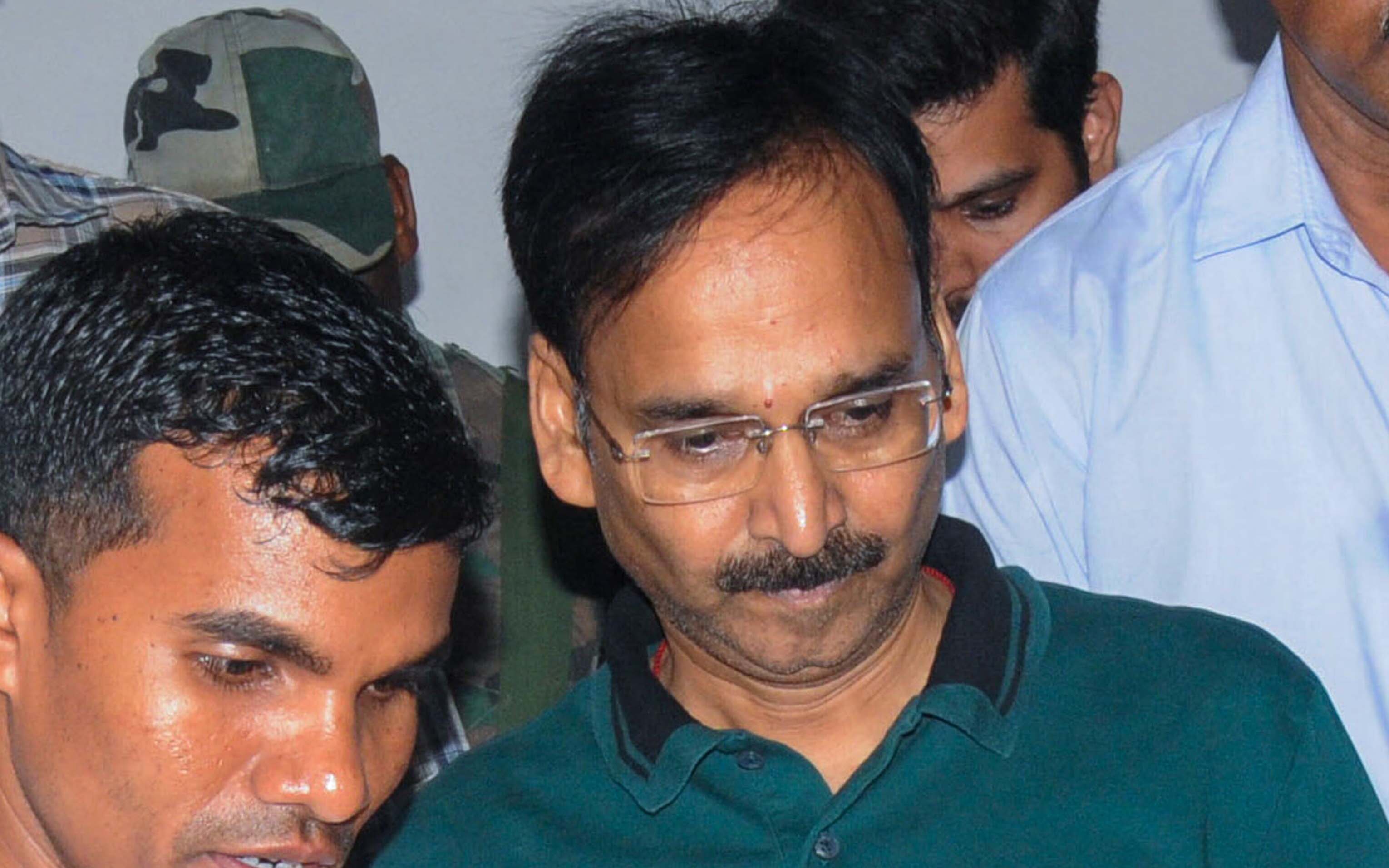 बेल के बाद भी अभी जेल में ही रहेंगे IAS विनय चौबे