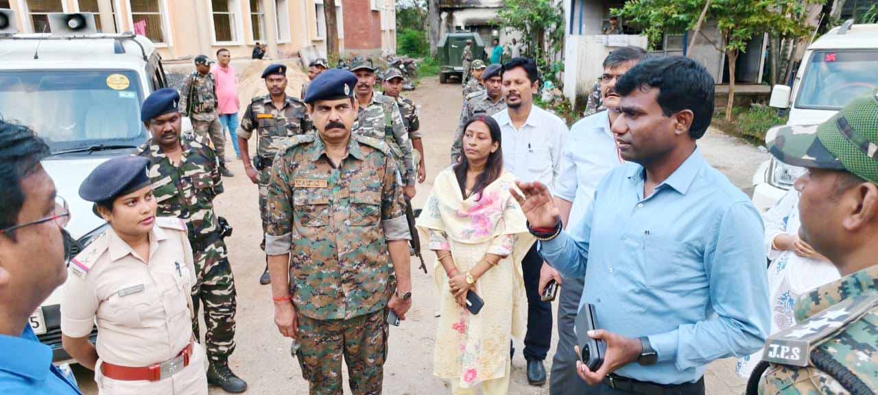 डीसी मंजूनाथ भजंत्री ने बुंडू के सरकारी कार्यालयों का किया औचक निरीक्षण