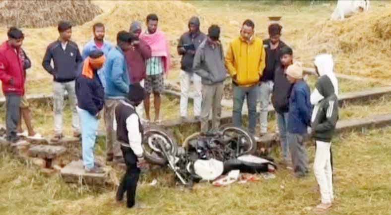 गिरिडीह : अनियंत्रित होकर बिजली के खंभे से टकराई बाइक, दो की मौत