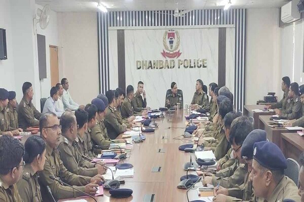 धनबाद: विधि-व्यवस्था बनाए रखने के लिए संगठित अपराध पर करें सख्त कार्रवाई- IG