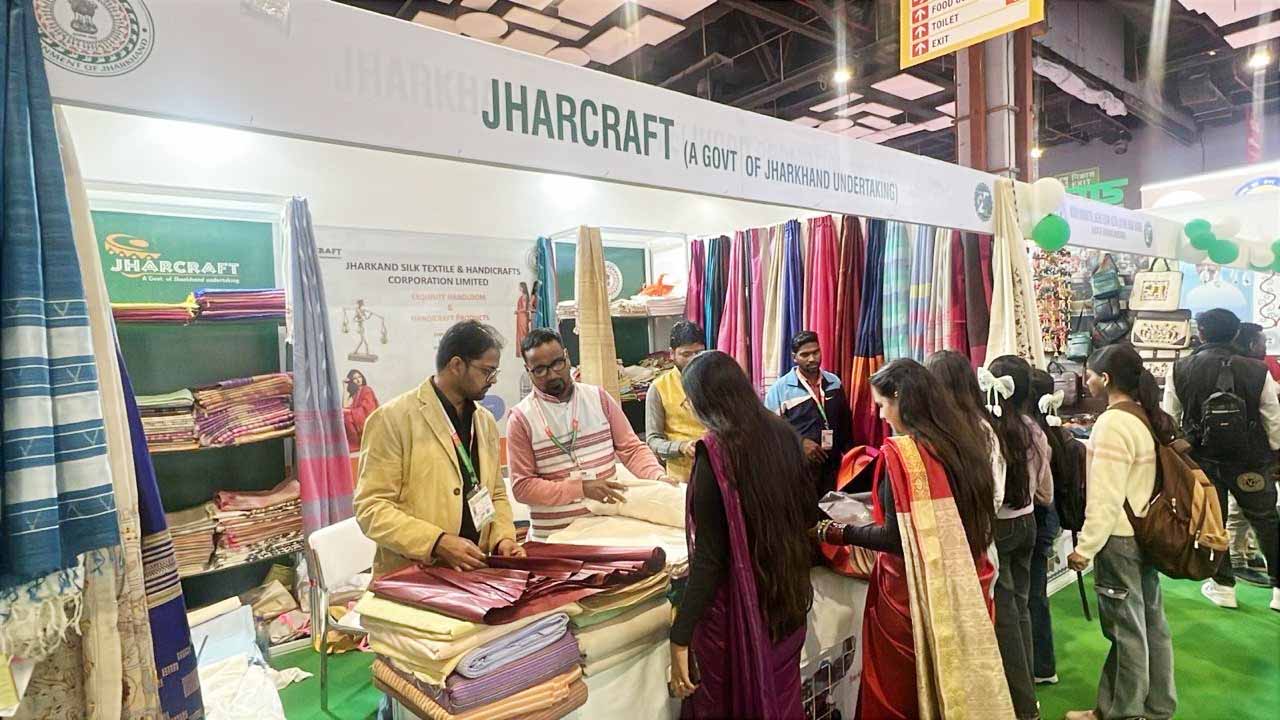 देश के तसर उत्पादन का 70 फीसदी देने वाला झारखंड IITF में आकर्षण का केंद्र