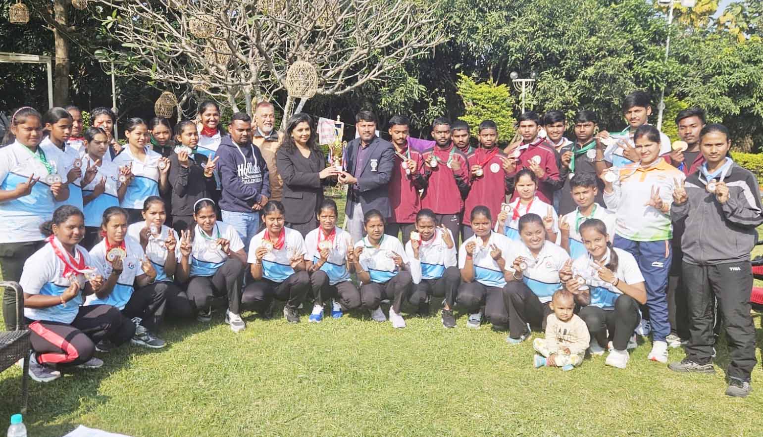 नेहा महतो ने बिरसा मुंडा एकेडमी के तीरंदाजों का किया अभिनंदन