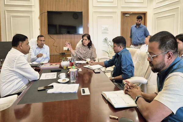 झारखंड में पर्यटन को मिलेगा बढ़ावा, योजनाओं, संभावनाओं व सुधारों पर मंत्री ने की समीक्षा