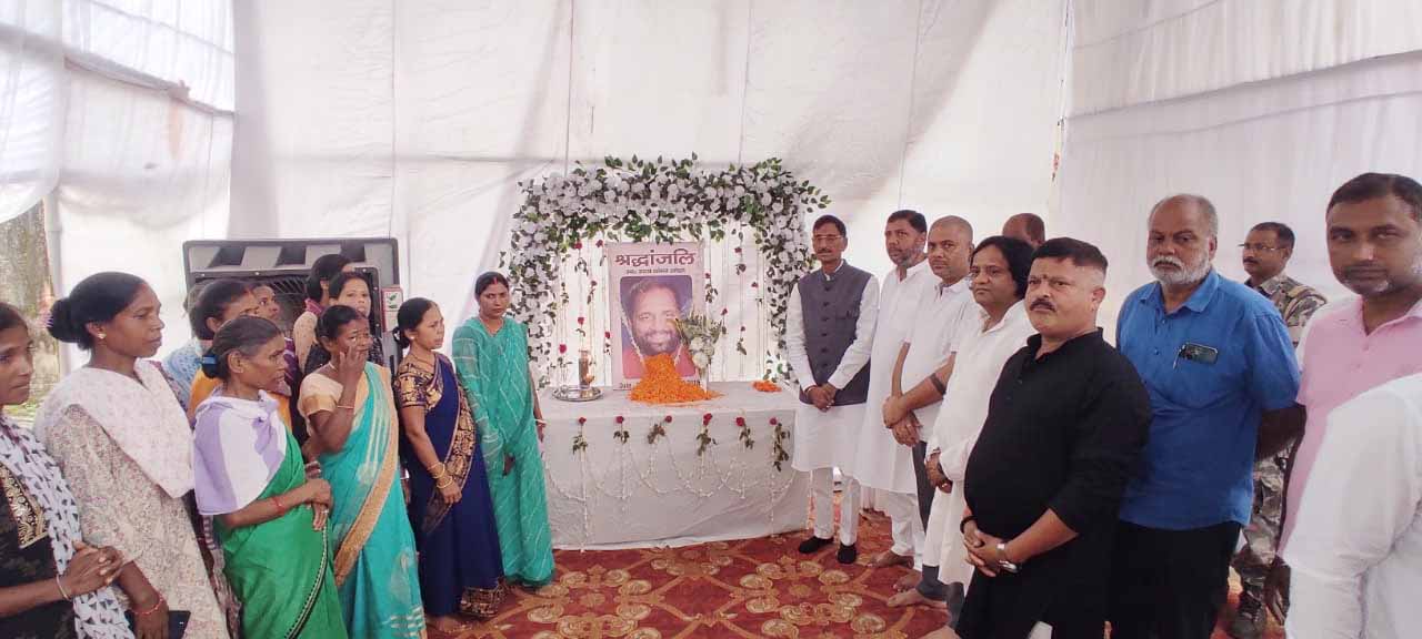 पंडरा में उदय शंकर ओझा की 9वीं पुण्यतिथि पर श्रद्धांजलि सभा आयोजित