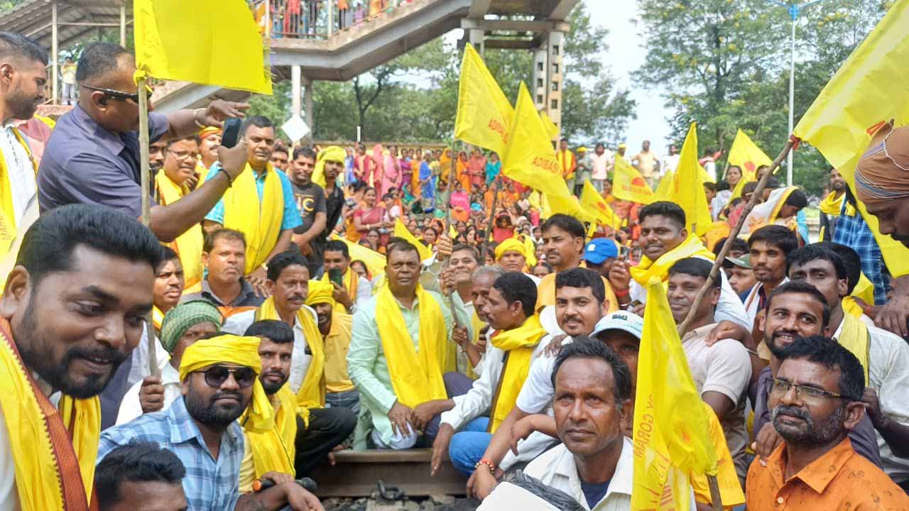 रेल रोको आंदोलन को आजसू पार्टी का मिला जोरदार समर्थन