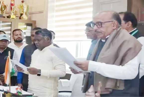 स्पीकर ने सोमेश सोरेन को दिलाई विधायक पद की शपथ