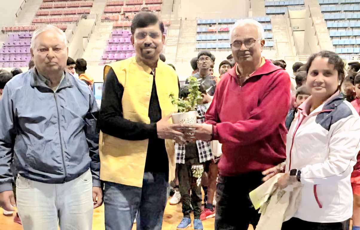 ठाकुर विश्वनाथ शाहदेव इंडोर स्टेडियम में जिला मेजर रैंकिंग बैडमिंटन शुरू