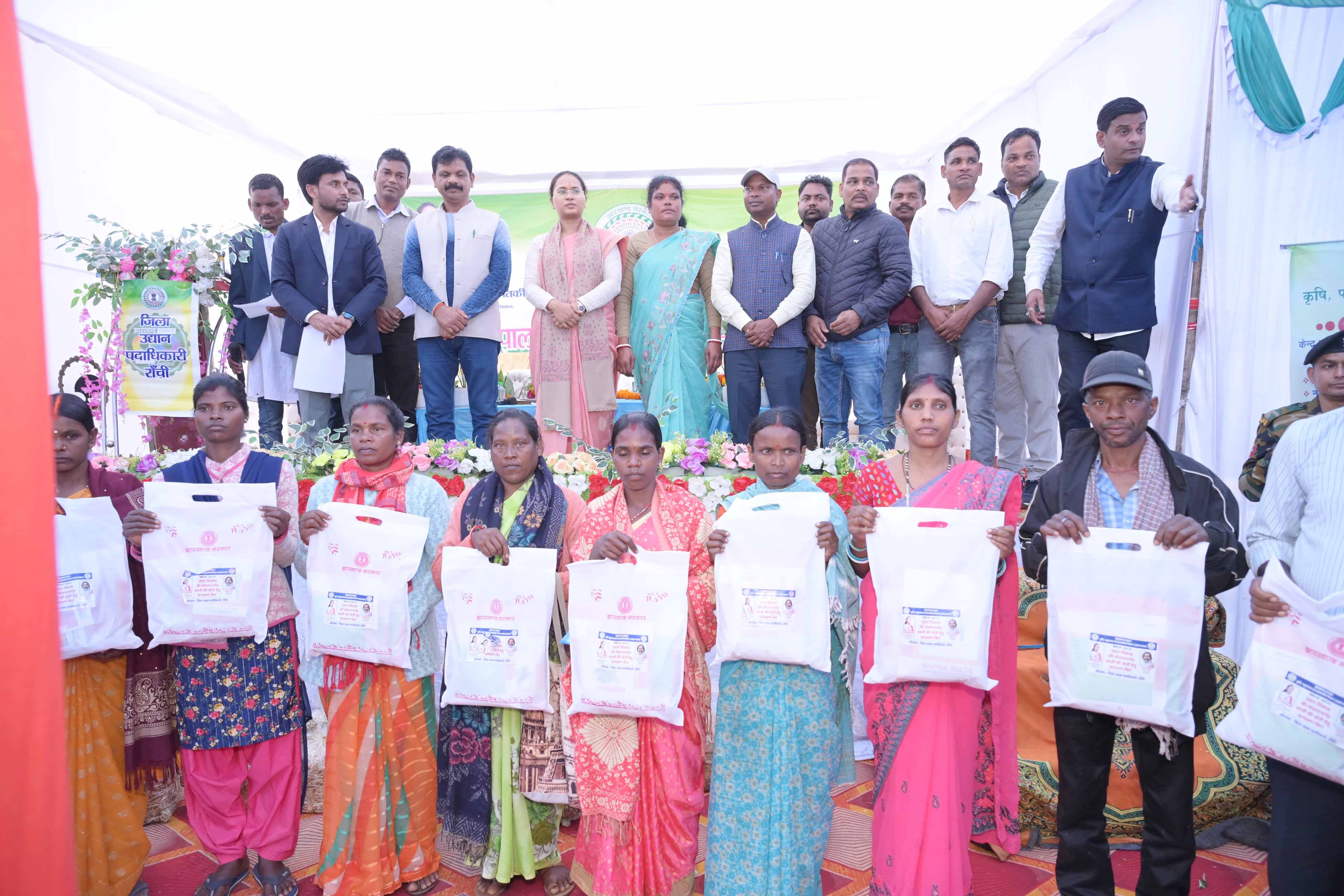 हर परिवार की महिलाओं को स्वावलंबी बनाना विभाग का लक्ष्यः शिल्पी नेहा तिर्की